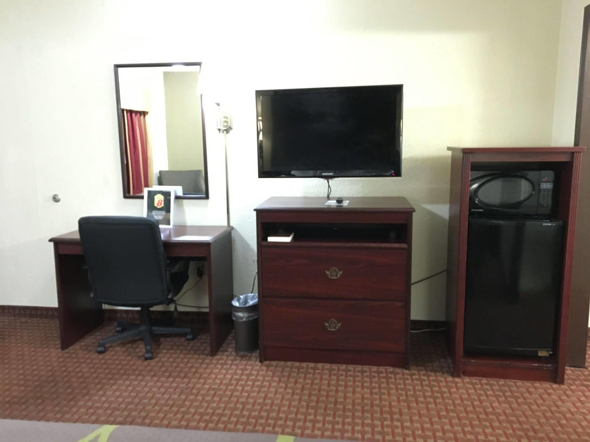 Super 8 By Wyndham Shawnee Hotel Ngoại thất bức ảnh