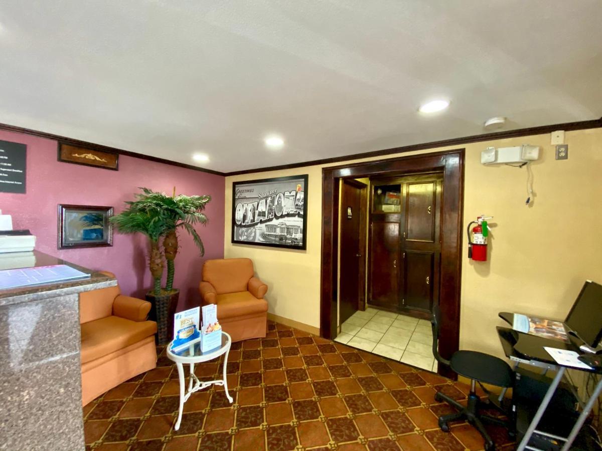 Super 8 By Wyndham Shawnee Hotel Ngoại thất bức ảnh